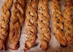 Keto Italian Garlic Braids