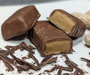 Peanut Butter Blast Bars peanut, butter, bar, protein, carbs, sugar, protein, keto, ketosis, diet, weightloss, reese, cup, peanutbutter